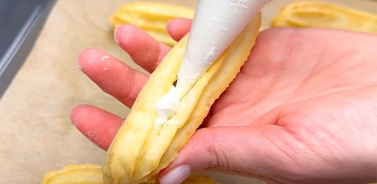 Připravte si dokonalé éclairs podle našeho jedinečného receptu! Je snadný na přípravu a určitě potěší vás i vaše blízké.