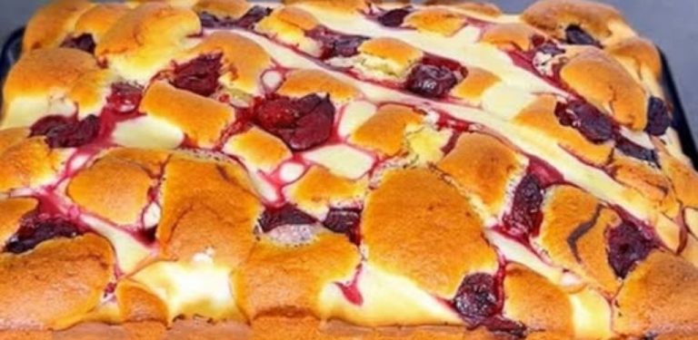 Koláč se připravuje rychle a suroviny na něj jsou běžně dostupné, takže by se měl alespoň jednou vyzkoušet.