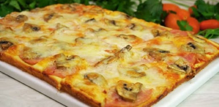 Úžasná pizza 🍕 na tekutém těstě: vždycky mám doma kefír, abych ji mohla upéct