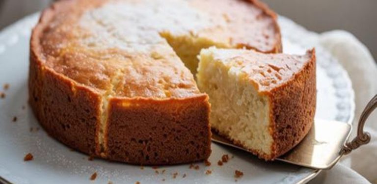 Bože můj! Jen tři ingredience! Tenhle dort bez cukru, oleje a mouky se rozplývá na jazyku!