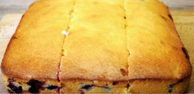 „4 sklenice“ – lahodný koláč z máminého receptáře ☺️ Vždycky se povede, je měkký a díky bobulím i voňavý 😋 V létě ho peču pořád
