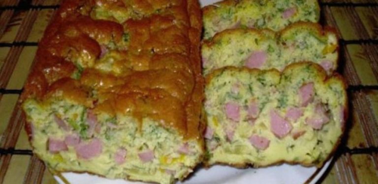 Nejjednodušší a nejchutnější předkrmový koláč: 5 vajec, 5 lžic smetany, 5 lžic mouky, 300 g šunky, 2–3 papriky a koření…