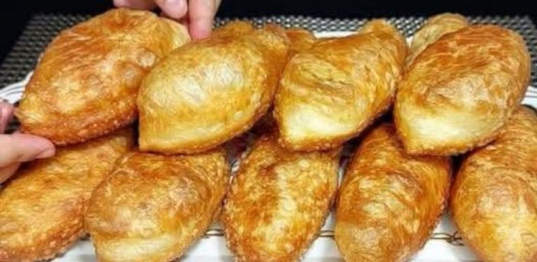 To nejsou jen koláčky – to je opravdové ZLATO! Stačí kefír, vejce a pouhých 10 minut – manžel jich sní najednou 10!