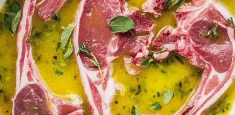 Nejlepší marináda na velikonoční pečeně. Tajemství velkých kuchařů. Po upečení je maso mnohem šťavnatější.