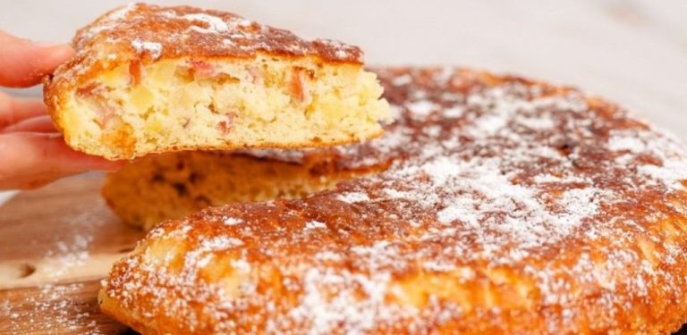Jablečný koláč na pánvi! BEZ trouby! Velmi chutný a jednoduchý recept!