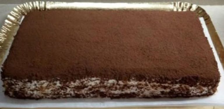 4 vejce, 200 g sladkého tvarohu, 120 g cukru na opravdu lahodné pečivo! Neuvěřitelně jednoduchý a chutný dezert!