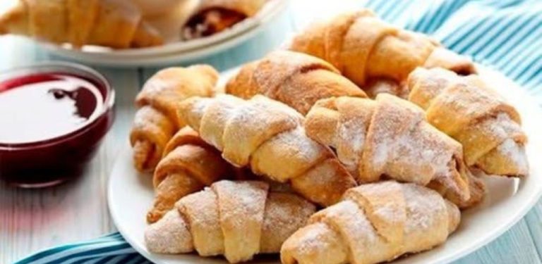 Tyto rohlíky zmizí za 5 minut. Rohlíky bez droždí, mléka a vajec se prostě rozplývají na jazyku