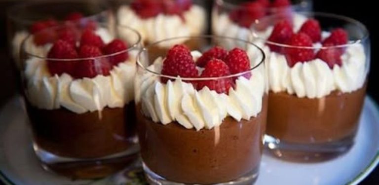 Šokoládový mousse do skleniček – jemný dezert, který se doslova rozplývá na jazyku