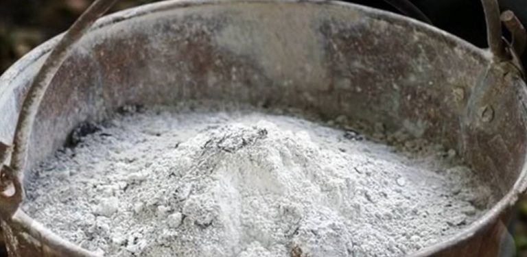 Dřevěný popel: 14 tajemství, o kterých nikdo neví. Nevyhazujte popel z trouby, krbu nebo ohniště po grilování – je to opravdové šedé zlato!