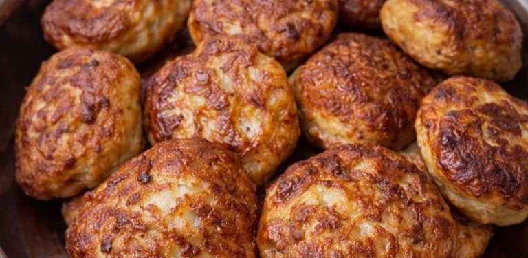 Extra šťavnaté karbanátky: vezmu 800 g mletého masa a 2 velké cibule