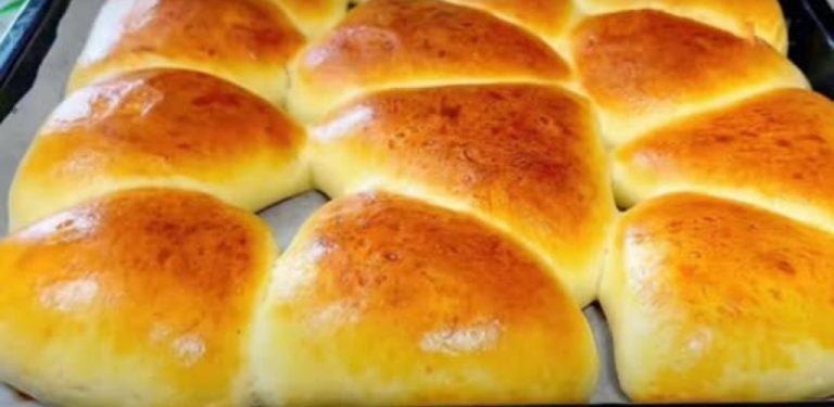 Nadýchané domácí pirožky se zelím z trouby: recept, který si zamiluje celá rodina