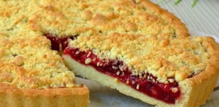Jednoduché, krásné a chutné. Jahodový koláč, který se rozplývá na jazyku