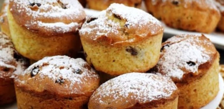 Jemné domácí cupcakes s rozinkami. Nadýchané, voňavé a neuvěřitelně měkké