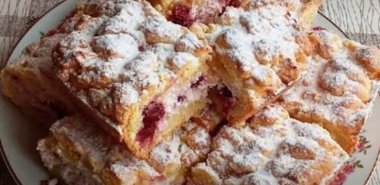 Tvarohový koláč s mraženými višněmi: jemný domácí dezert, který nikdy nezklame