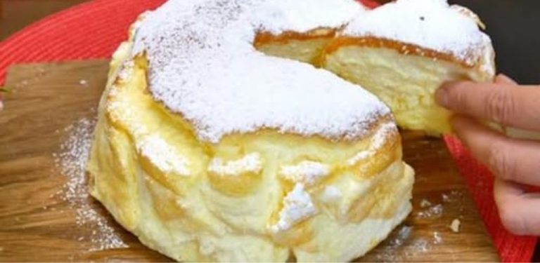 Stačí jogurt a koláč je hotový – bez mouky a tuku!