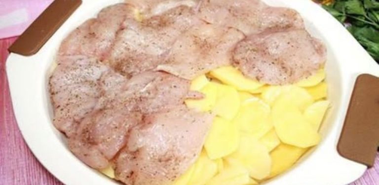 Co uvařit z kuřecích prsou? Stačí ingredience naskládat do vrstev – tajemství spočívá v omáčce!