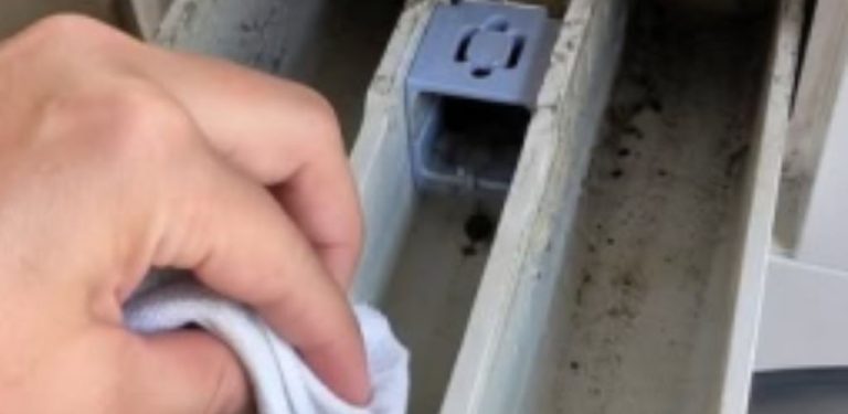 Málokdo ví, že nepříjemný zápach z pračky může pocházet právě z této části
