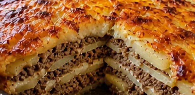 Bramborová věž s mletým masem a sýrem: Poctivý zapečený oběd, který zasytí celou rodinu