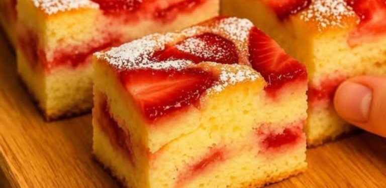 Jahodový koláč, který voní celým domem. Jednoduchý recept, ke kterému se vracím každé léto