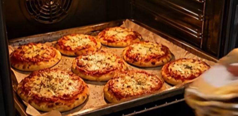 Domácí pizzetky jako z pizzerie: jednoduchý recept, který si zamiluje celá rodina