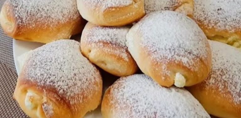 Tvaroh, půl sklenice mléka a 10 minut práce. Tyto tvarohové bochánky jsou neuvěřitelně jemné a vláčné