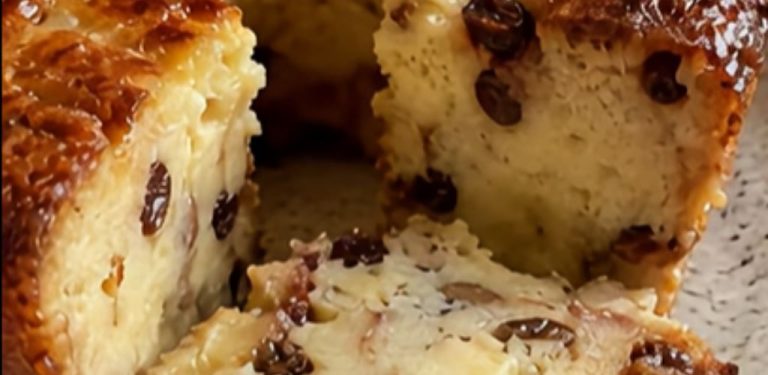 Starý dobrý chlebový pudink s karamelem a rozinkami: recept jako od babičky