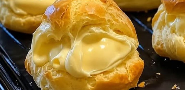 Domácí profiterolky s jemným karamelovým krémem: recept, který zvládnete i doma
