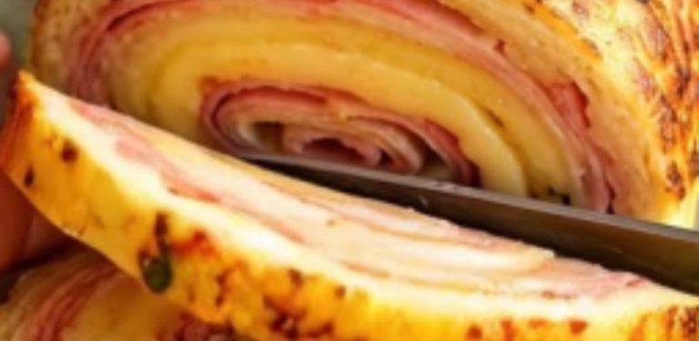Jak připravit slaný bramborový závitek se sýrem a šunkou