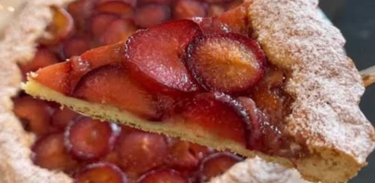 Švestkový koláč s marmeládou: jednoduchý domácí recept, který si zamiluje celá rodina
