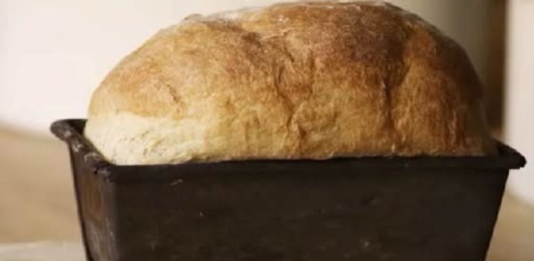 Domácí chléb jako z pekárny: jednoduchý recept s křupavou kůrkou