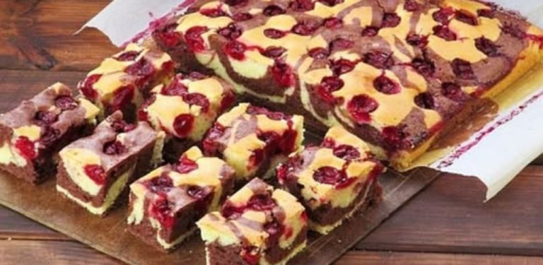 Bleskově rychlá kakaová mramorová bublanina s višněmi