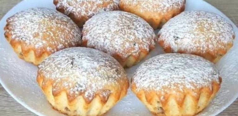 Tvarohové muffiny s rozinkami: rychlý recept z pár surovin