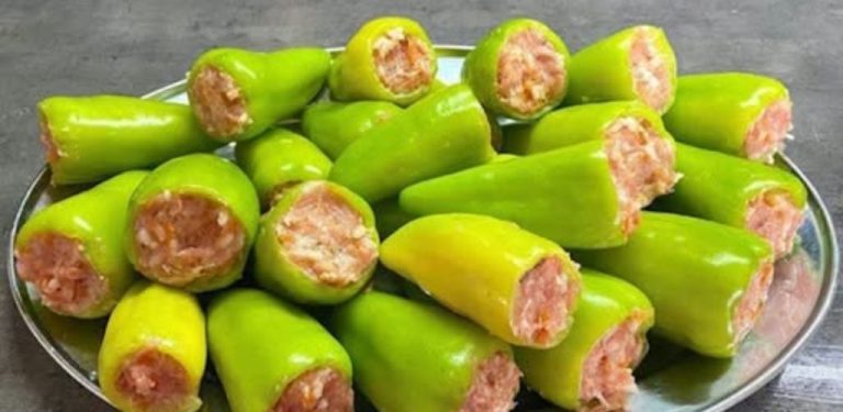 Plněné papriky pečené v troubě: šťavnatý a voňavý recept s masovou náplní