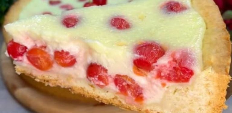 Jemný smetanový koláč s lesním ovocem! Letní recept, který si zamilujete
