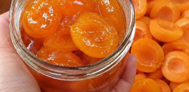 Domácí meruňkový džem s mandlemi: voňavý recept, který si budete chtít připravit každé léto