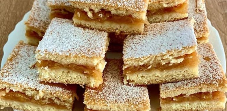Jablečné řezy z letních jablek: jednoduchý domácí moučník jako od babičky