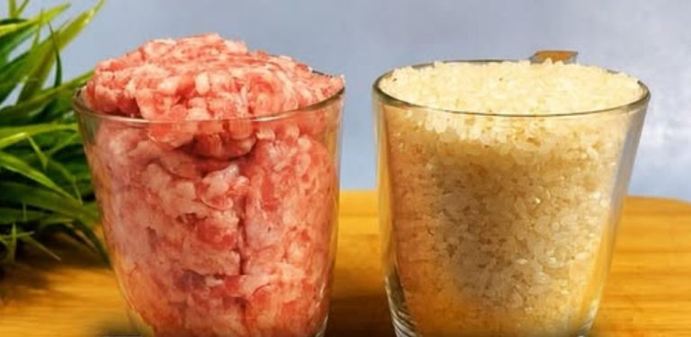 Rýže, mleté maso a pár vajec – a vznikne slaný „koláč“, který krájíte jako dort