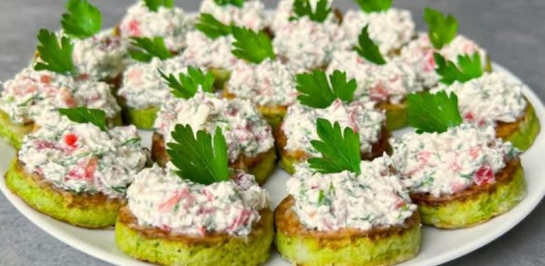 Cuketová jednohubka s fetou a rajčaty – jednoduchý recept, který stojí za vyzkoušení
