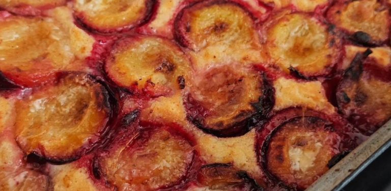 Švestkový bramborový koláč: jednoduchý recept z pár surovin
