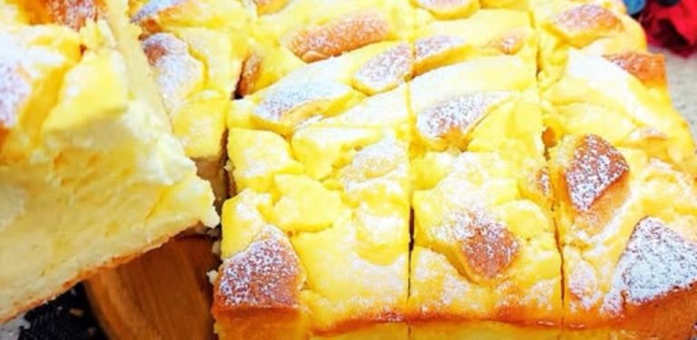 Jemný tvarohový koláč s kefírem: Jednoduchý recept, který si zamiluje celá rodina