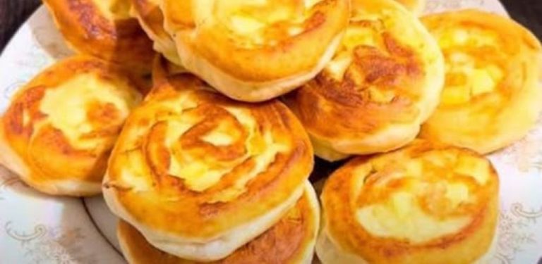 Jableční šneci na pánvi: jednoduchý recept z 1 vejce, 2 jablek a kefíru