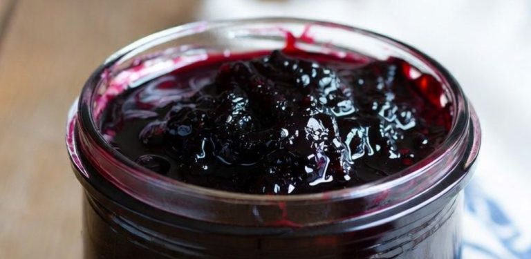 Domácí švestková povidla ke kávě i čaji – hustá, voňavá a jednoduchá