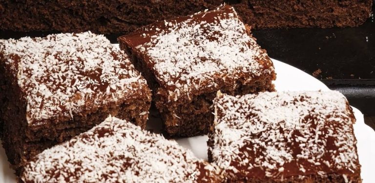  Perník s jablky a ořechy – vláčný, voňavý a krásně čokoládový
