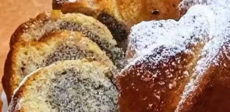 BÁBOVKA S BANÁNEM, MÁKEM A RUMEM – VOŇAVÁ NEDĚLNÍ KLASIKA 