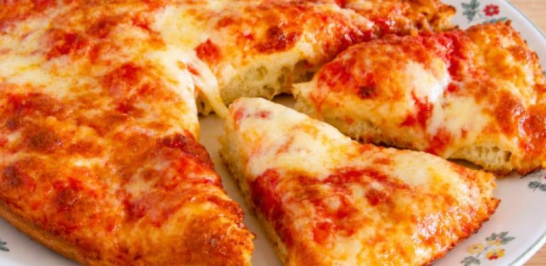  PIZZA Z PÁNVE: DOMÁCÍ PIZZA S KŘUPAVÝM OKRAJEM A MĚKKÝM STŘEDEM!