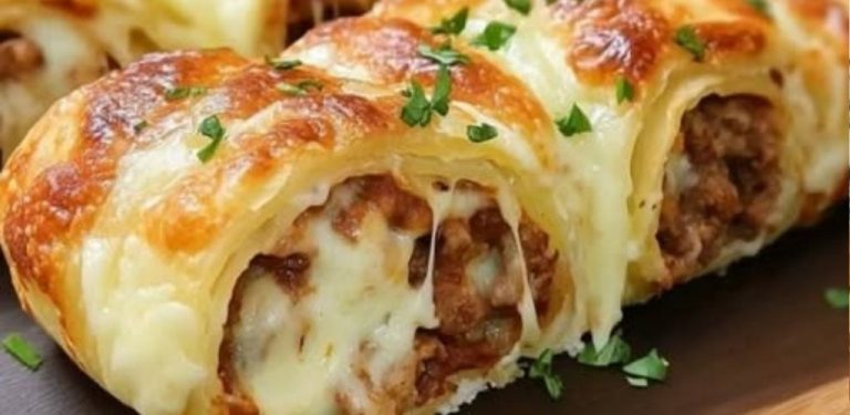 LISTOVÉ TĚSTO PLNĚNÉ MLETÝM MASEM A SÝREM – KŘUPAVÉ, ŠŤAVNATÉ A VOŇAVÉ